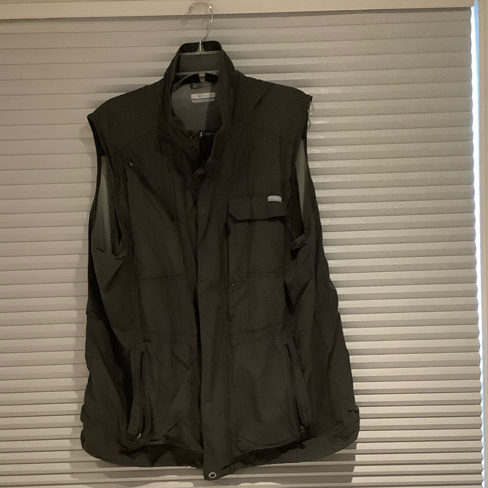 Men's Olive Tactical Utility Vest with Multiple Pockets